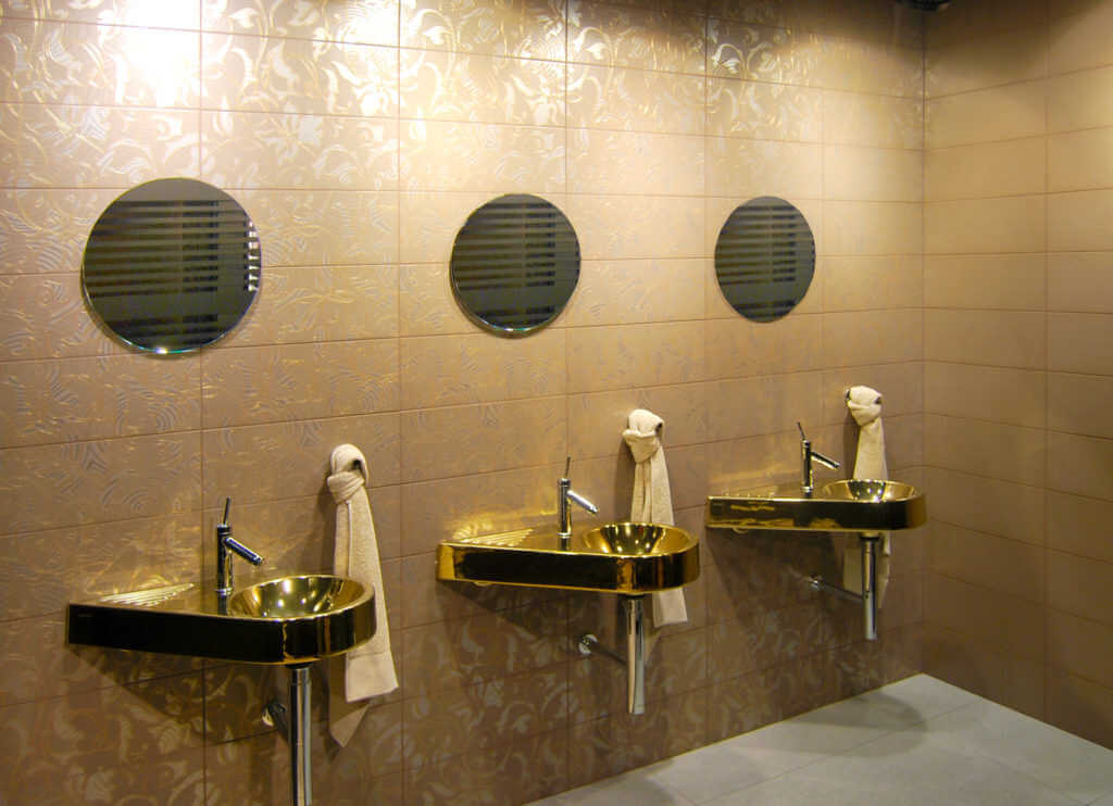 Sanitarios de oro: diseño y lujo para el baño