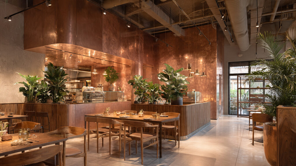 7 proyectos con placas metálicas grabadas en hoteles y restaurantes